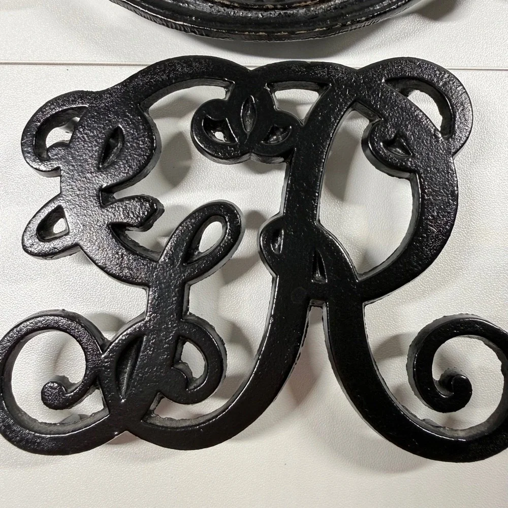 Virginia Metalcrafters Williamsburg Cast Iron Trivet Set Kings Arms King George